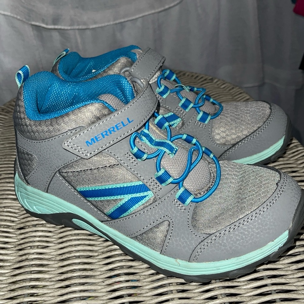Like new KIDS Merrell Hiling Shoes